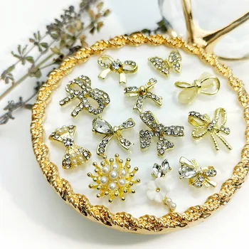 100cs Дизайн Нокти Бижута С Диаманти, Crystal Лук Пеперуда 3D Окачване Златен Медальон Кристали и Скъпоценни Камъни За Дизайн на Ноктите Красотата Украса